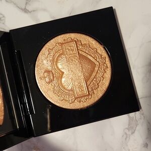 Pat McGrath venusian nude highlighter